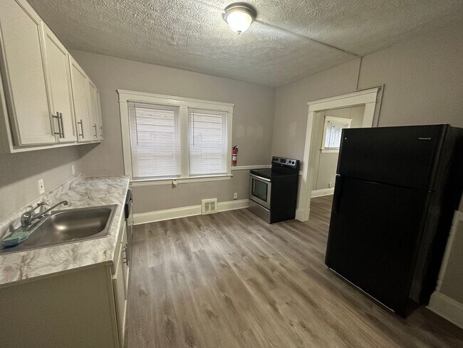 Foto del edificio - 3026 Monroe Ave