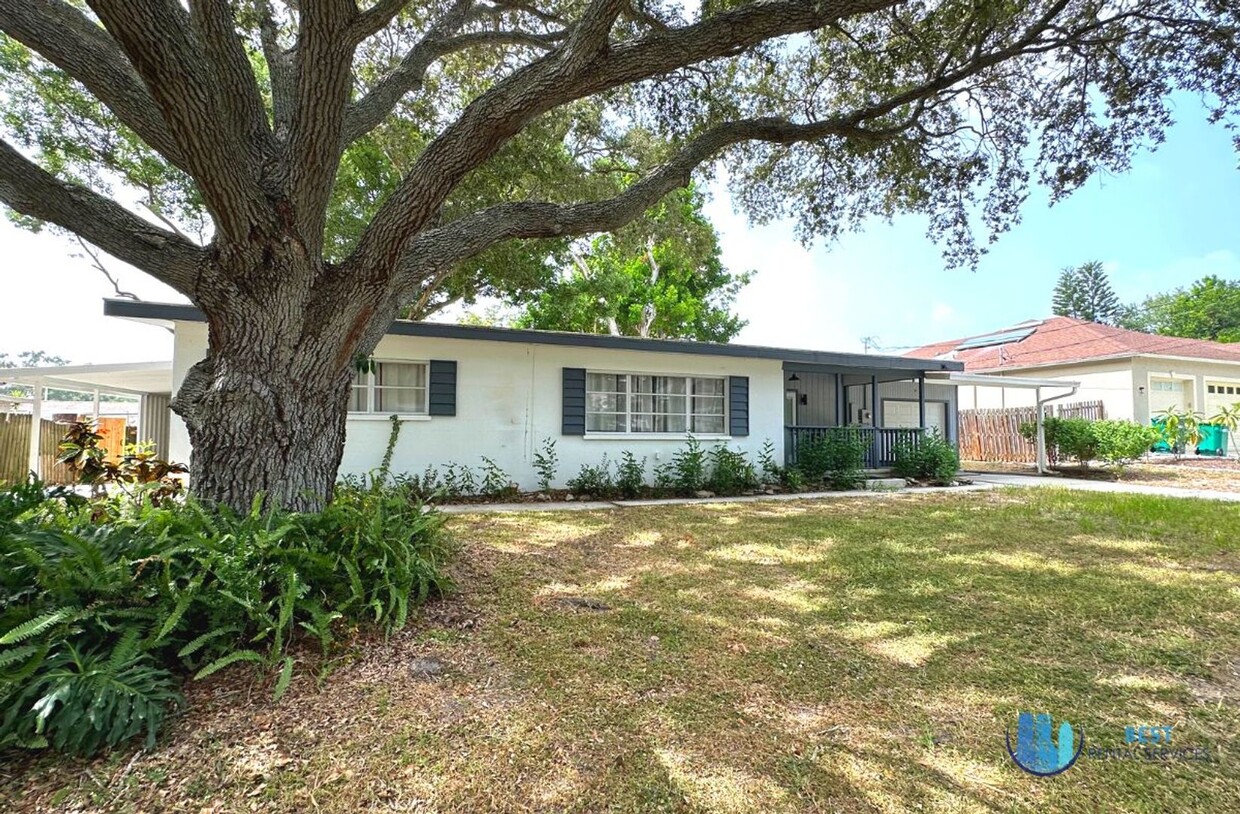 Foto principal - 3BR, 2BA Home with Fenced Yard & Stainless...