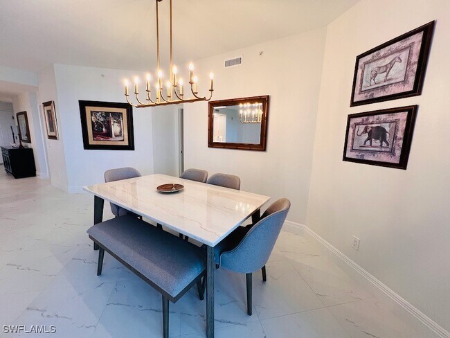 Foto del edificio - 425 Cove Tower Dr