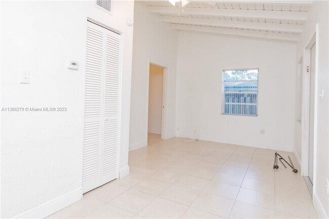 Foto del edificio - 1809 SW 10th St