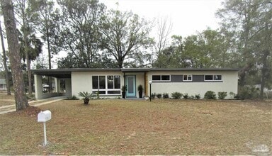 Building Photo - 814 Woodland Dr