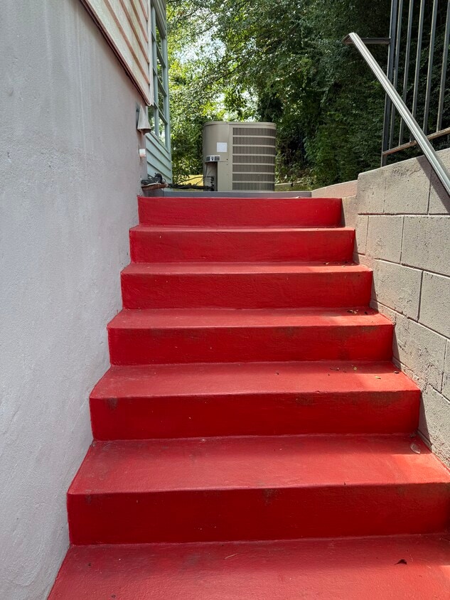 Private Entrance - 5406 Newby Ave