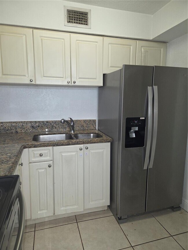 Foto del edificio - 9445 SW 76th St