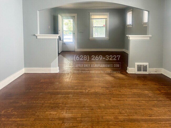 Foto del edificio - 3438 Lucas and Hunt Rd