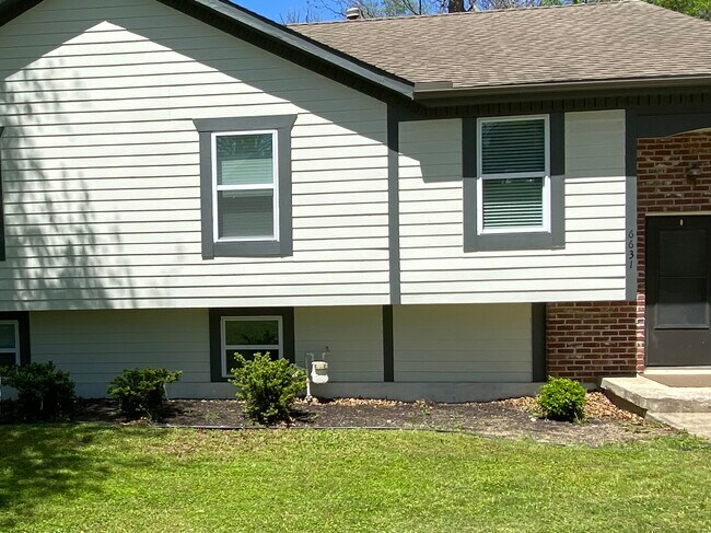 Building Photo - 6631 Park St