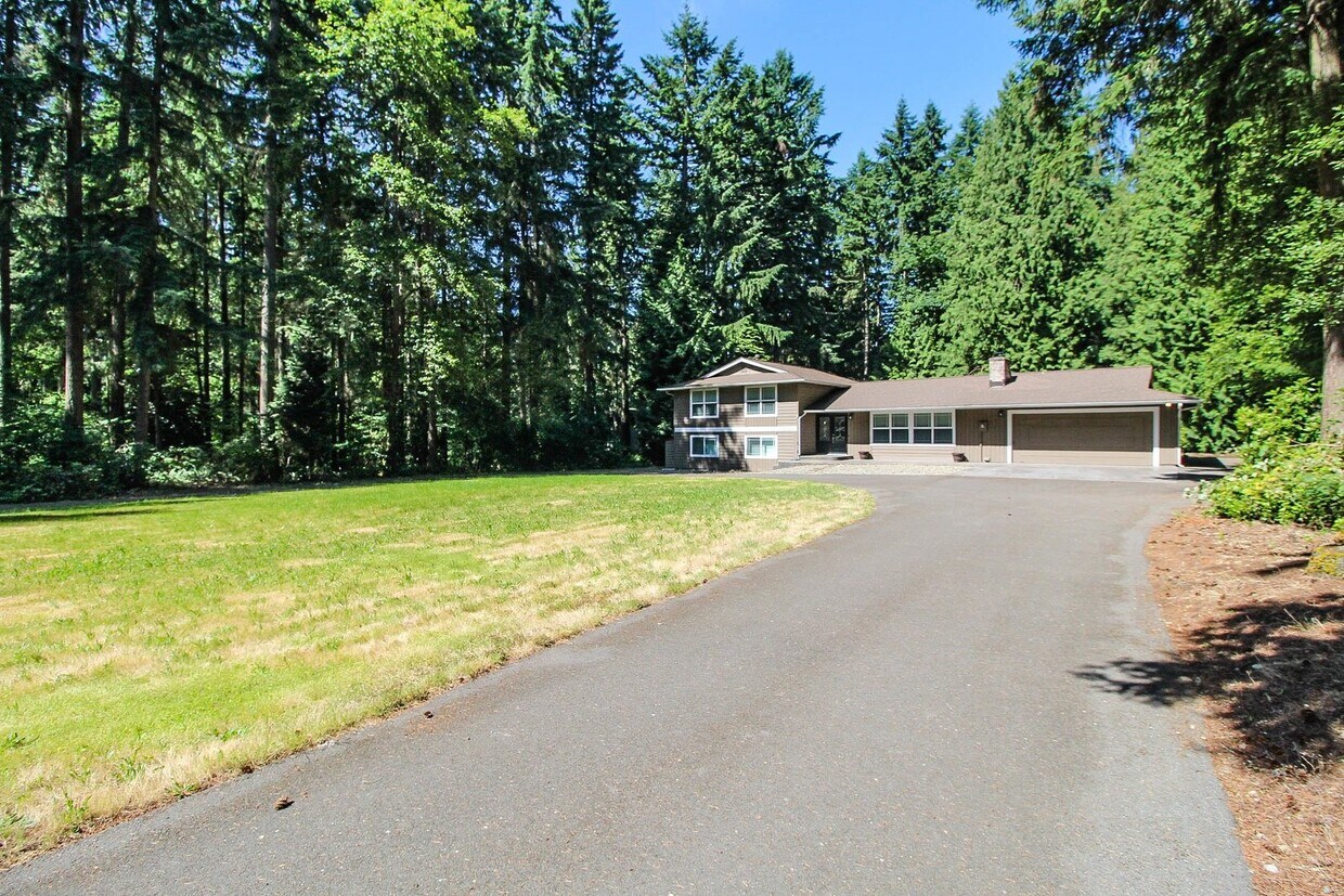 Available 7/1 for Move in. Private 1+ acr... Room for Rent in