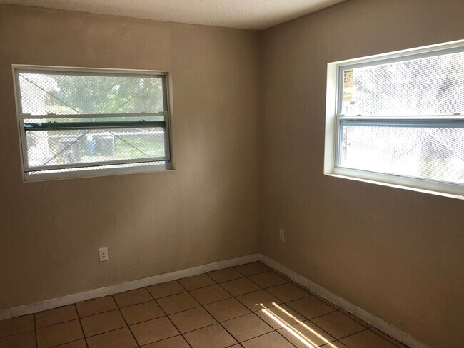 Foto del edificio - 1609 E 9th St