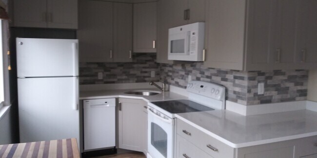 New kitchen. Appliances include dishwahser - 16 Appleton Park