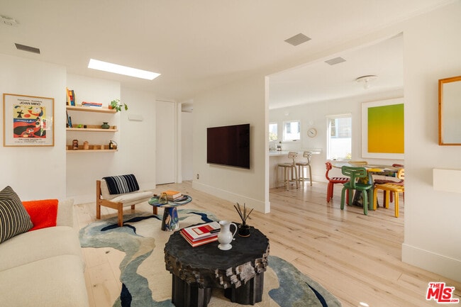 Building Photo - 1097 W Kensington Rd