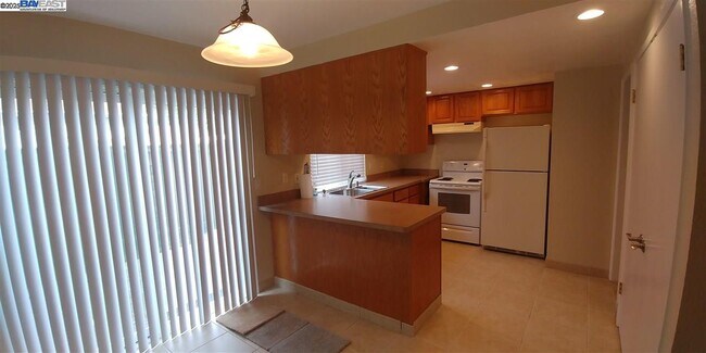 Foto del edificio - 2551 Twin Creeks Dr