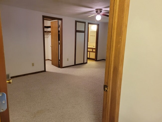 Building Photo - 13 Century Ct