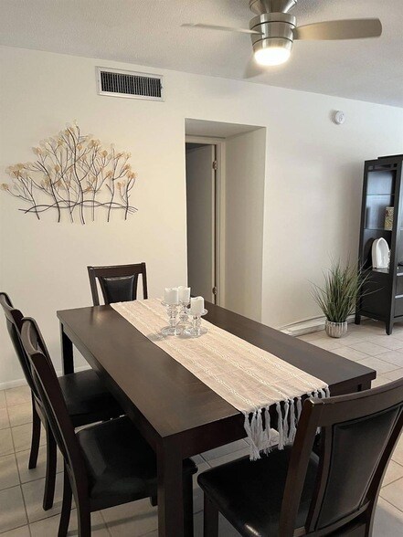 Foto del edificio - 3150 N Palm Aire Dr