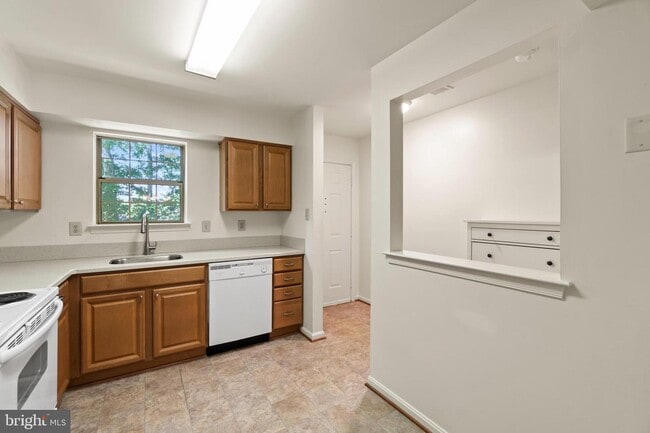Building Photo - 8836 Tanglewood Ct
