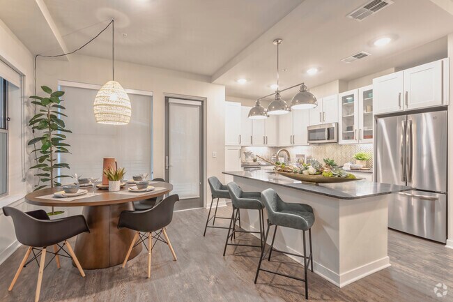 2HAB, 2BA - 1217 ft² B6 - Comedor/cocina - The Gabriella