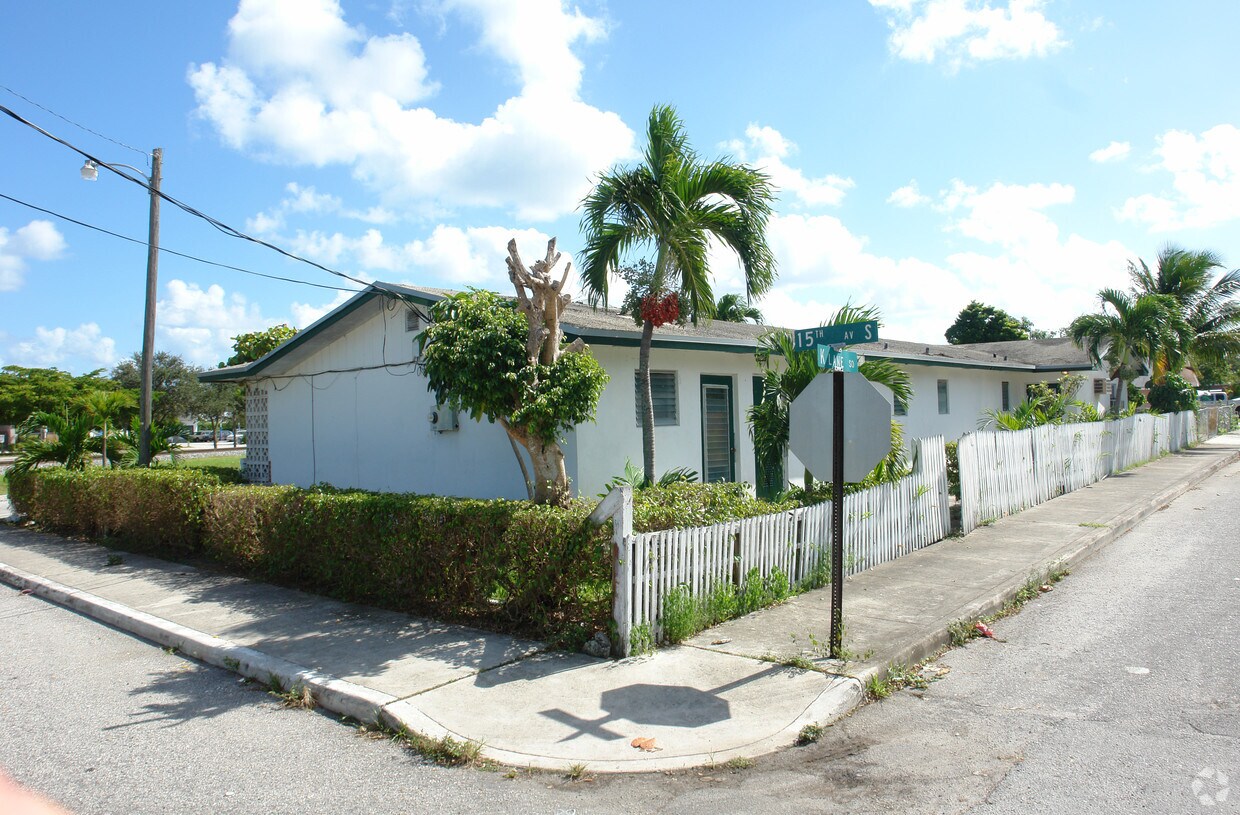 Building Photo - 1501 S Railroad Ave