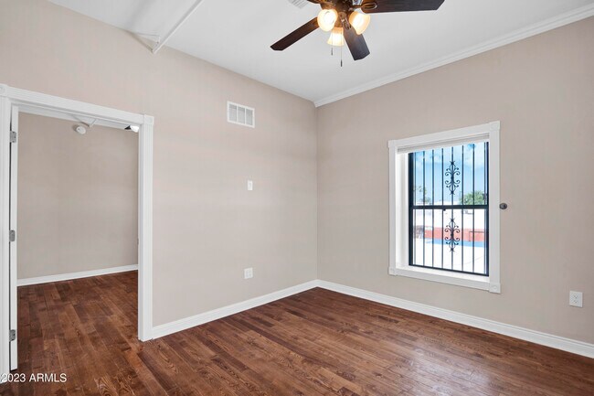Building Photo - 5753 W Glendale Ave