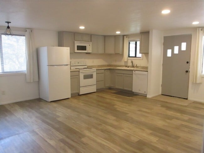 Building Photo - 1310 N 43rd Dr