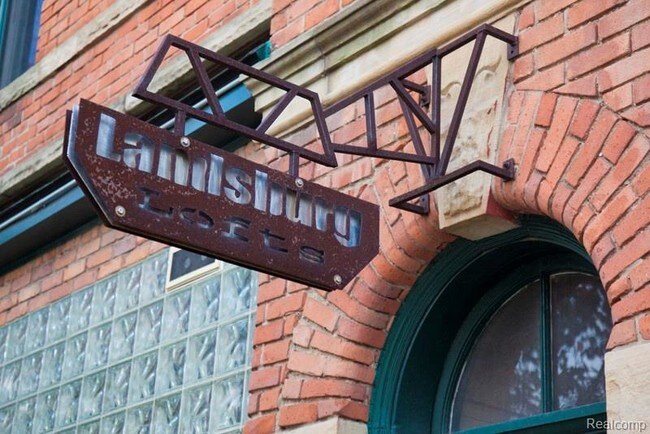 Foto del edificio - 456 East Milwaukee Avenue