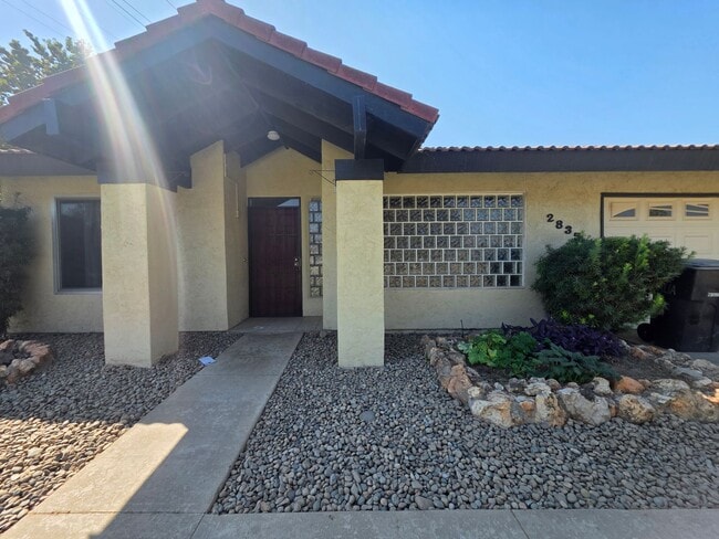 Building Photo - 2835 E Norman Ave