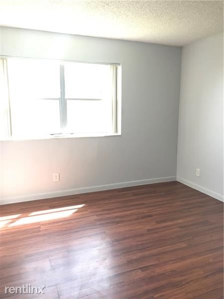 Foto del edificio - 2 br, 2 bath  - 3554 NW 114th Ter