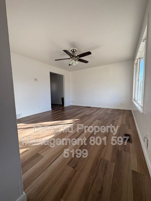 Building Photo - 985 S 600 W