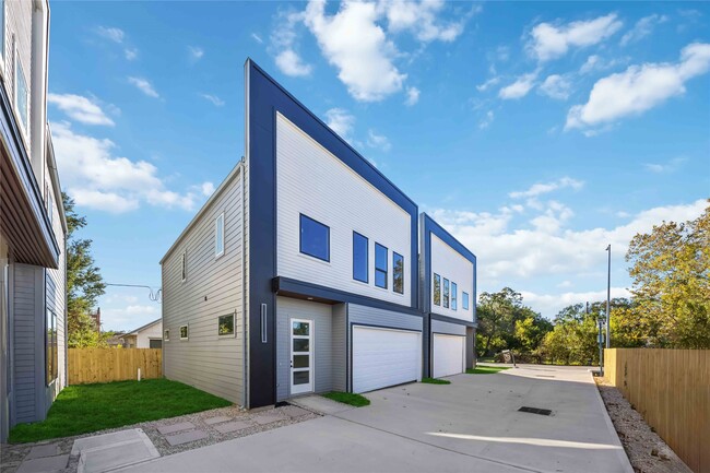 Building Photo - 7129 England St