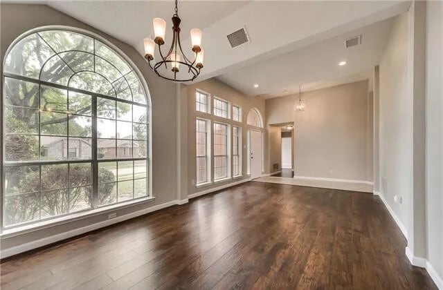 Building Photo - 1521 Waterford Dr