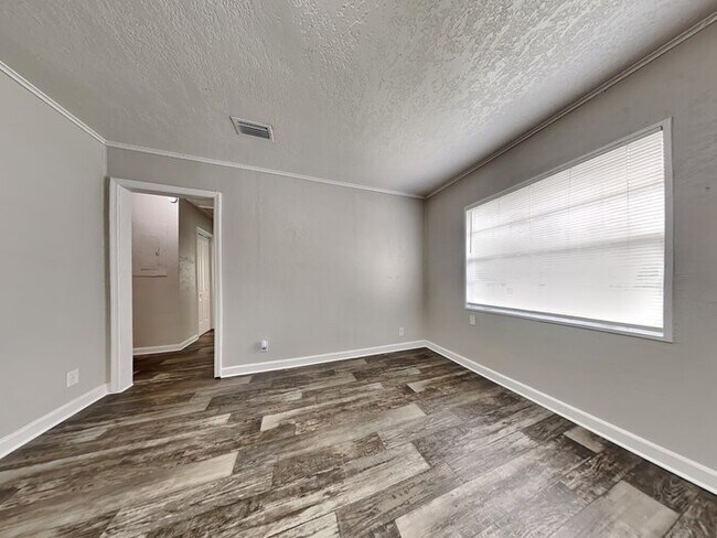 Foto del edificio - 5150 Corsair Ave