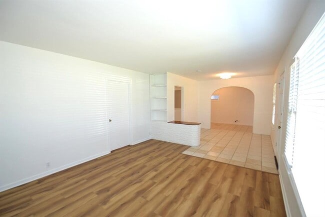 Building Photo - 1211 Ridgemont Dr