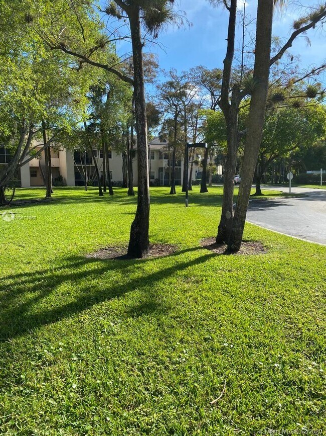 Foto del edificio - 880 Cypress Park Way