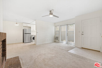 Building Photo - 2638 S Barrington Ave