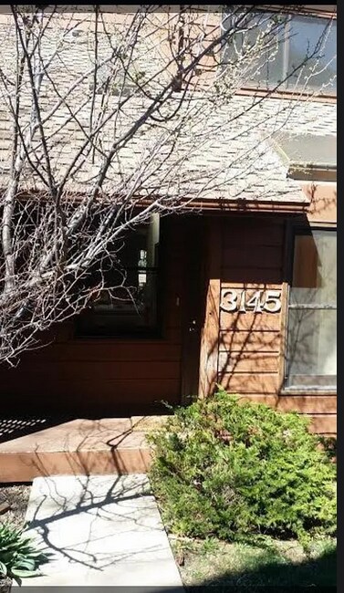 Building Photo - 3145 Bell Dr