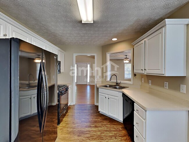 Building Photo - 246 Stone Creek Dr
