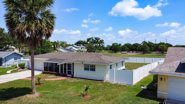 Foto del edificio - 3 Bedroom Home in Poinciana