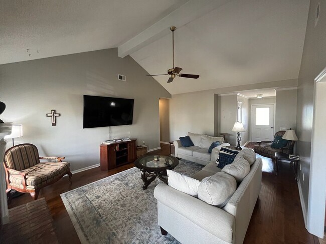 Foto del edificio - 406 Miner Dr