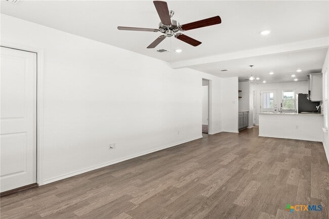 Building Photo - 203 Monty Ave