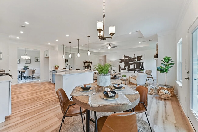 Building Photo - 256 Verbena Dr