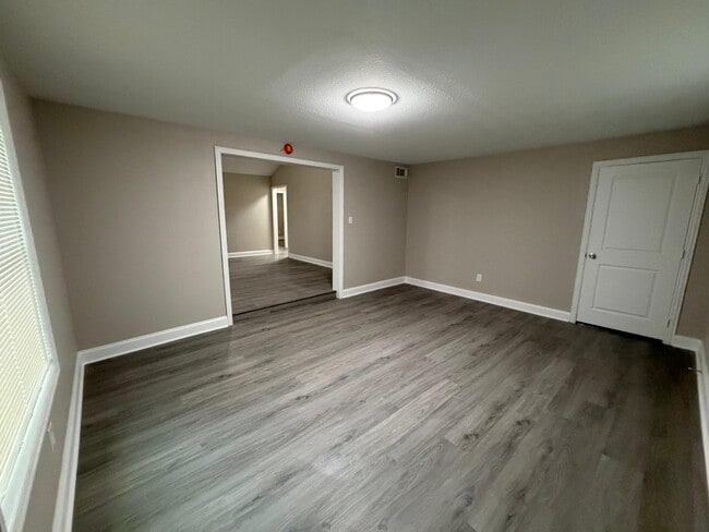 Building Photo - 5109 Maywood Dr