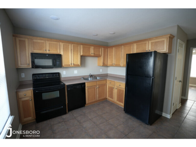 Building Photo - Acadian Village Townhomes - Water/Sewer In...