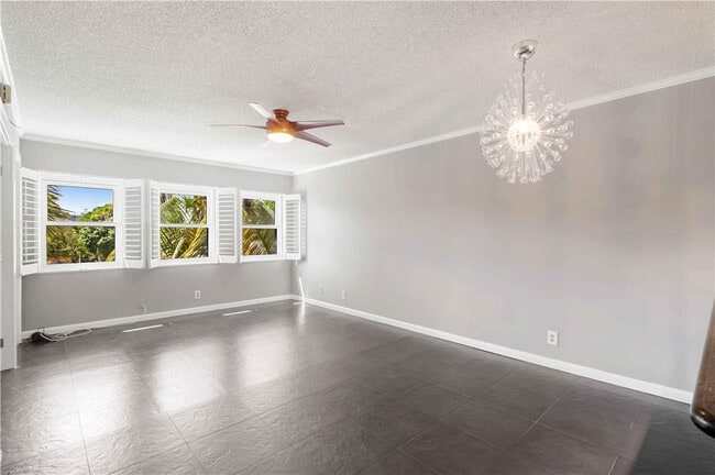 Building Photo - 615 NE 12th Ave