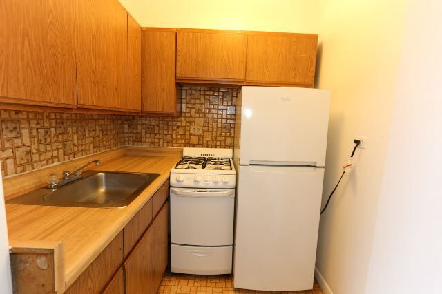 Foto del edificio - 742 W Belmont Ave
