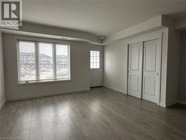 Building Photo - 160 Rochefort St.