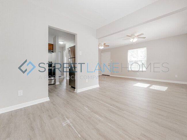 Building Photo - REDUCED!