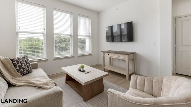 Foto del edificio - 241 N Overlook Dr