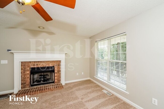 Building Photo - 67 Greenleaf Ln