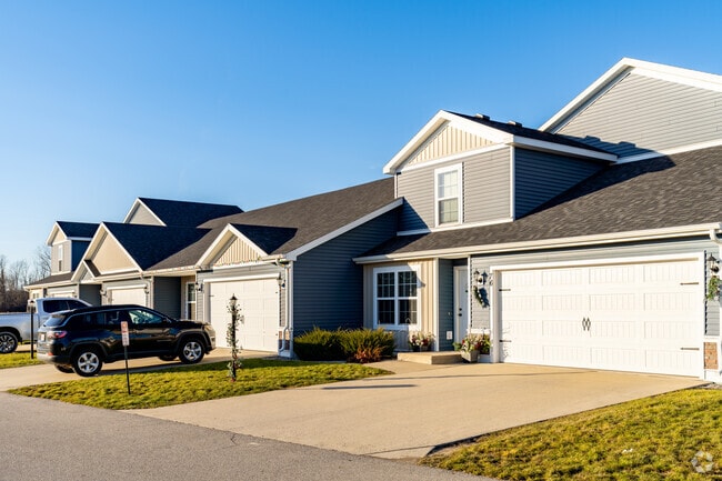 Building Photo - Perry Creek Townhomes - Midland, MI