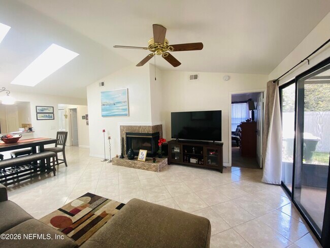 Foto del edificio - 2280 Ironstone Dr E