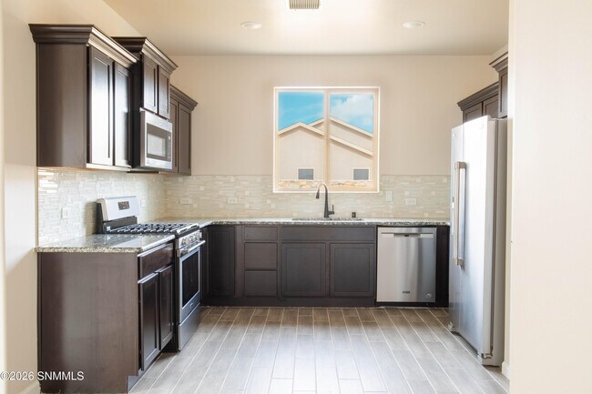 Building Photo - 4709 Elsinore Ave