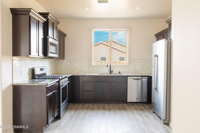 Foto del edificio - 4709 Elsinore Ave