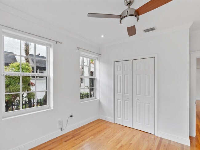 Building Photo - 1125 Asturia Ave
